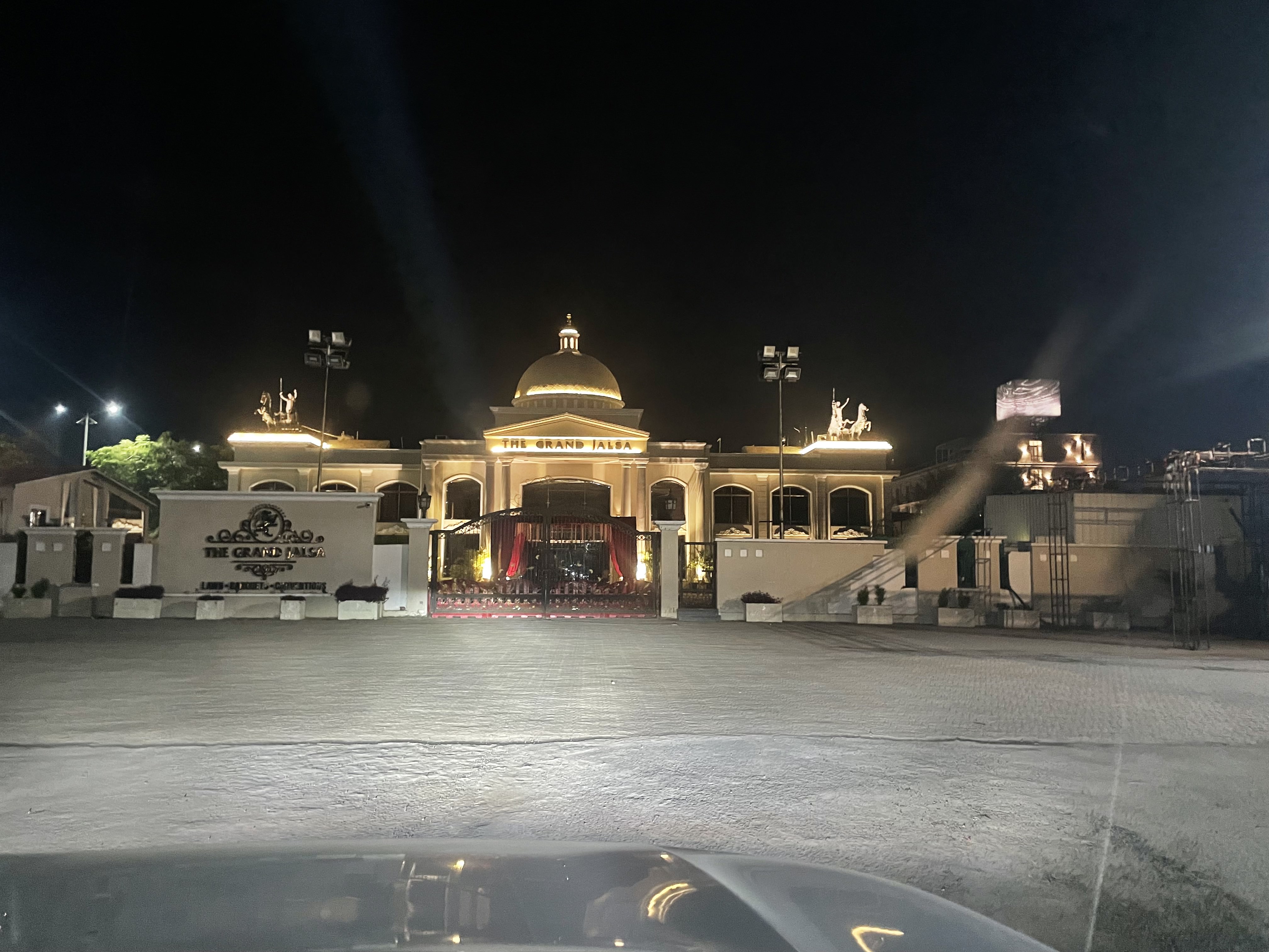 Royal Banquets & Apartments Experience